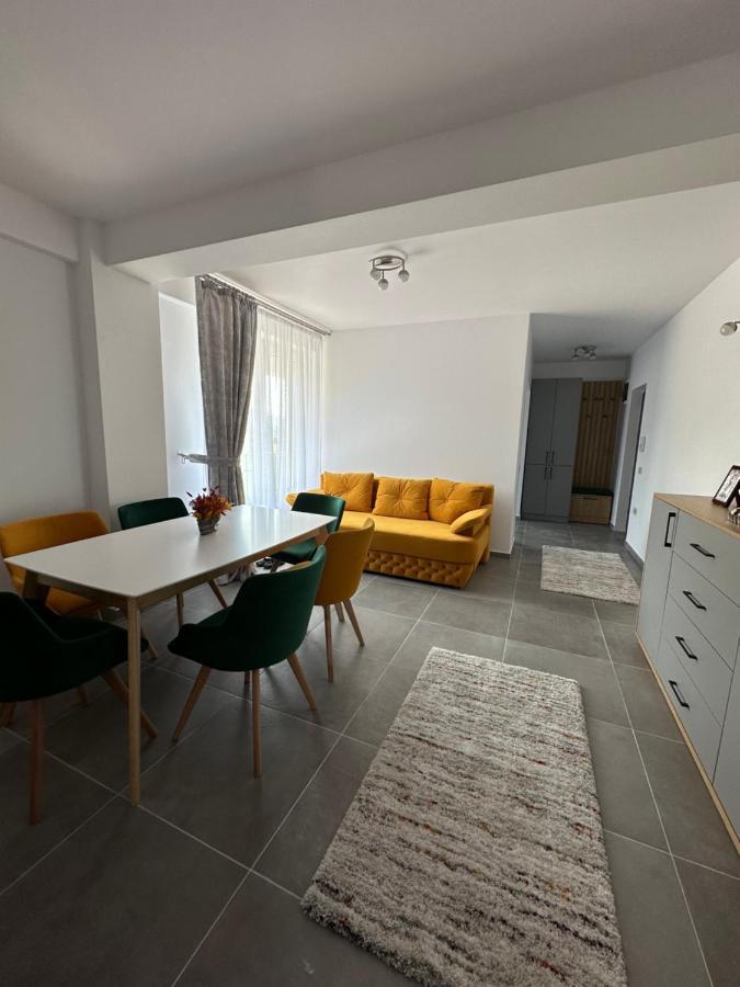 גורה הומורולווי Apartamente Arinis מראה חיצוני תמונה