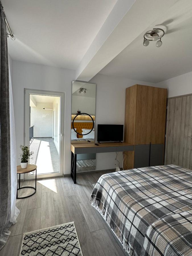 גורה הומורולווי Apartamente Arinis מראה חיצוני תמונה