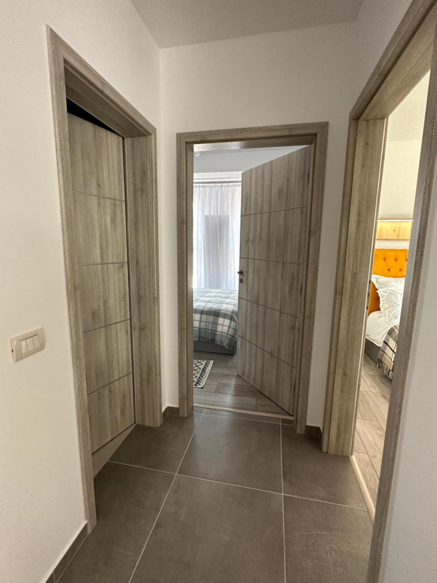 גורה הומורולווי Apartamente Arinis מראה חיצוני תמונה