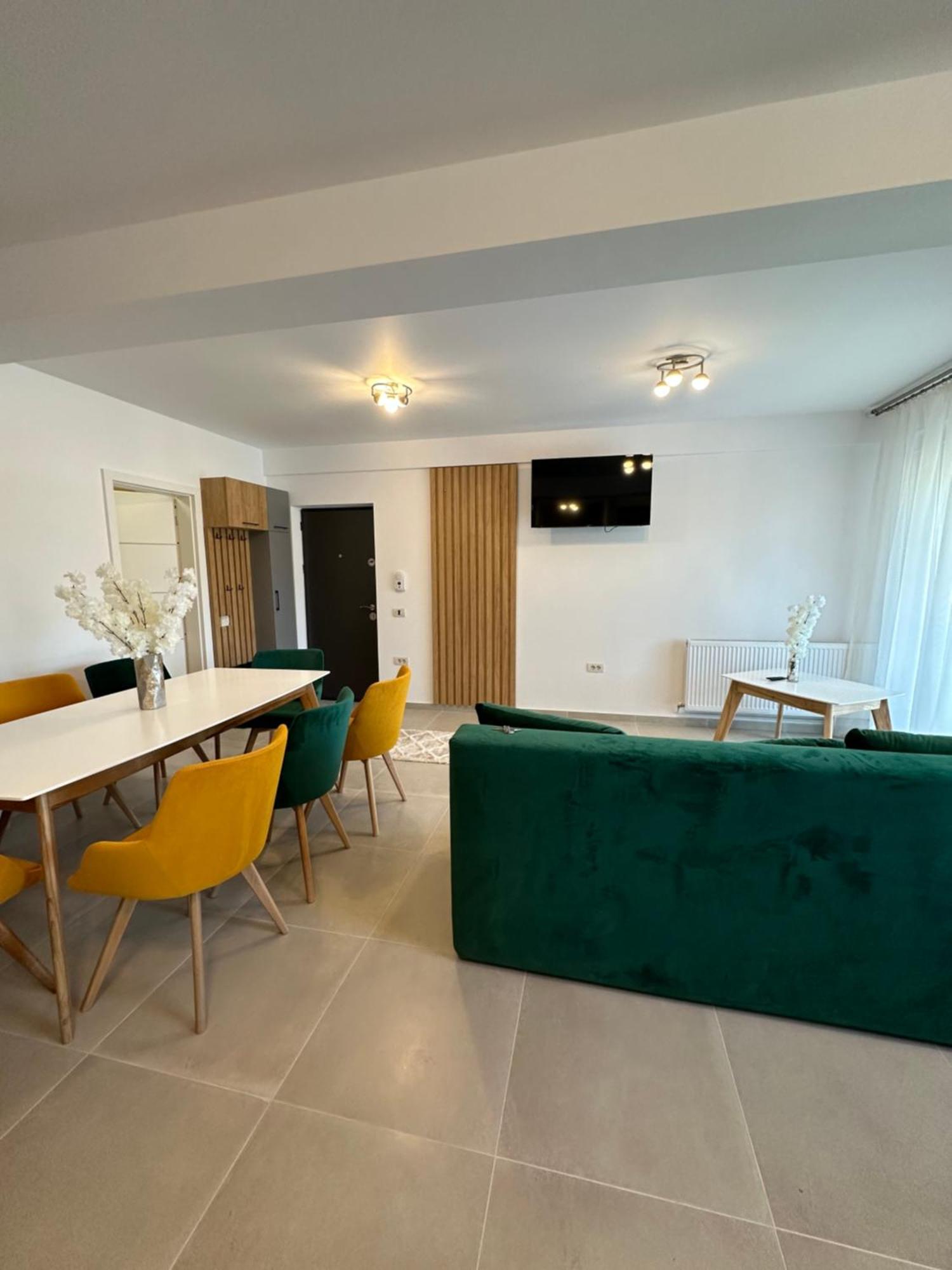 גורה הומורולווי Apartamente Arinis מראה חיצוני תמונה