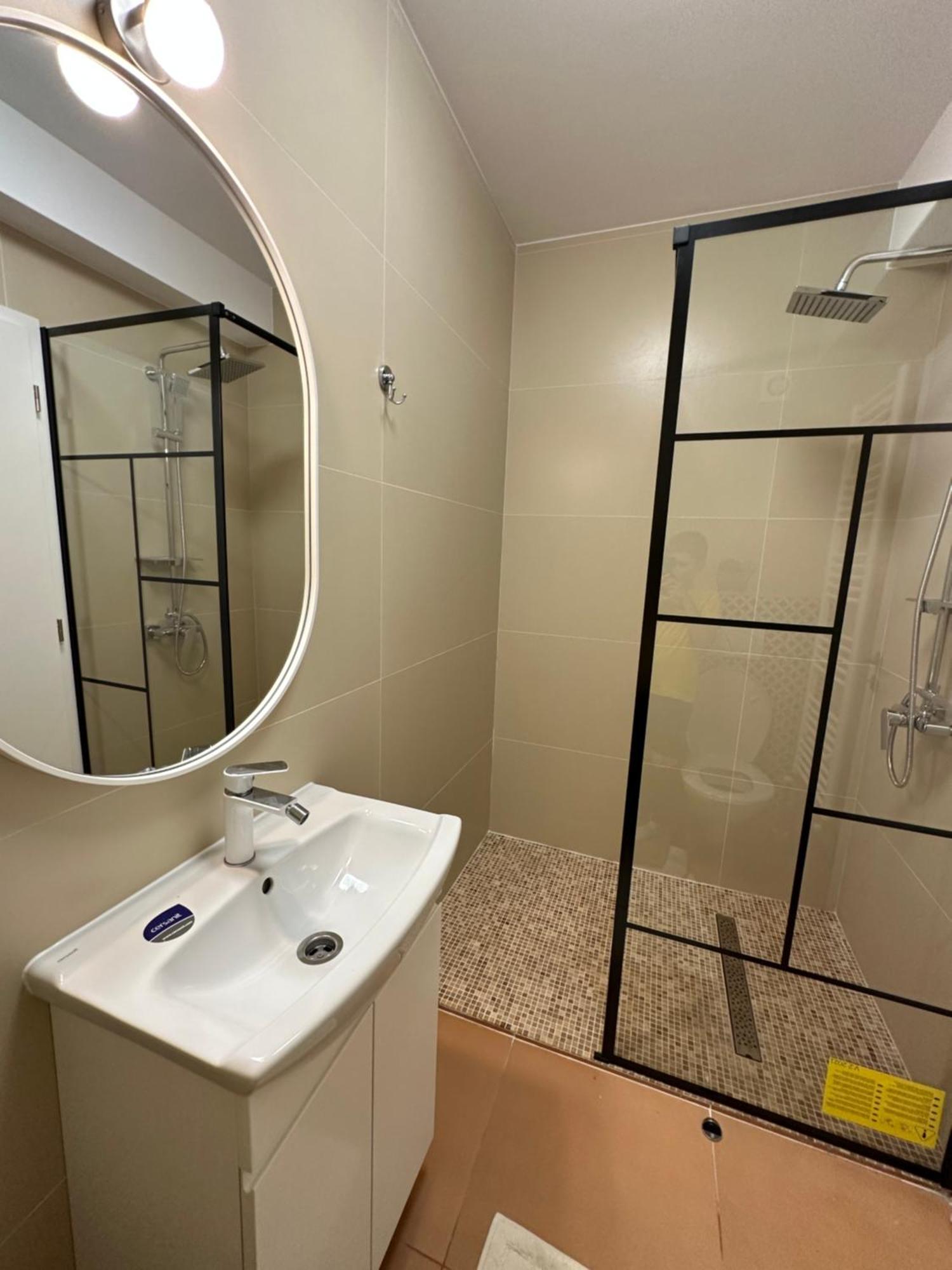 גורה הומורולווי Apartamente Arinis מראה חיצוני תמונה
